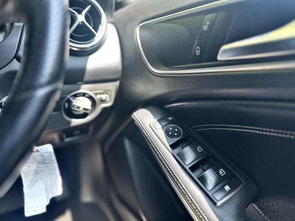 Mercedes-Benz A Class Hatchback 1.6 White #26