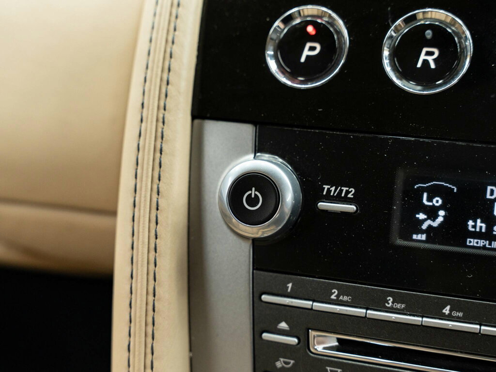Aston Martin DB9 6.0 V12 T-tronicii Black #17