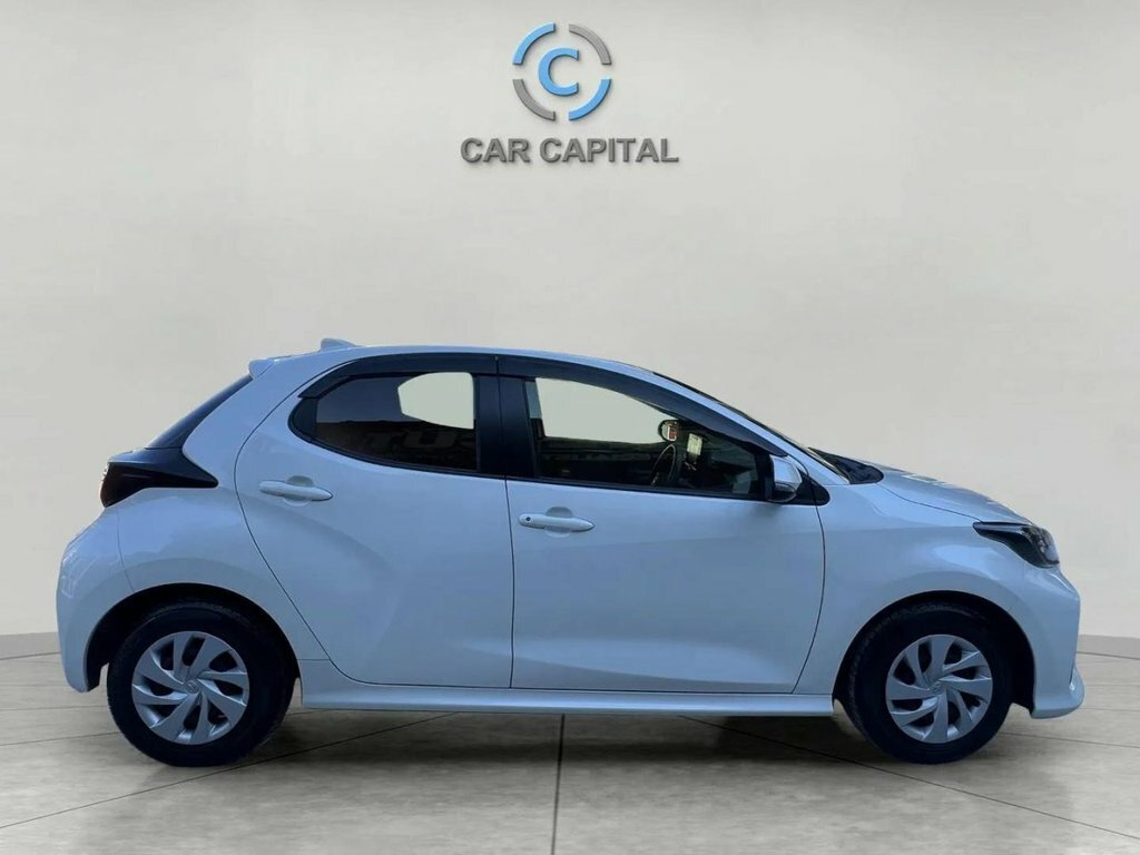 Toyota Yaris Hatchback LX20EPP White #4