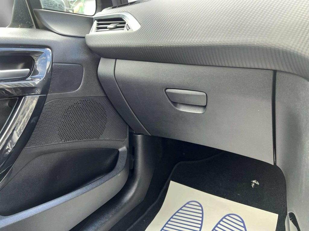 Peugeot 2008 Active Blue #35