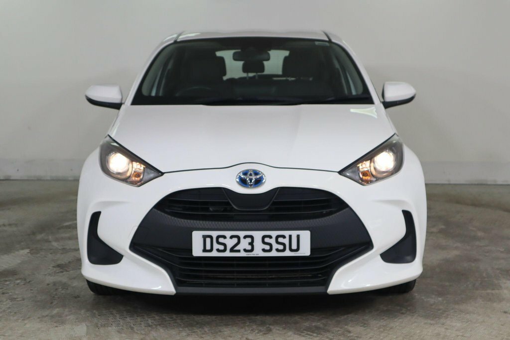 Toyota Yaris 1.5L Icon White #2