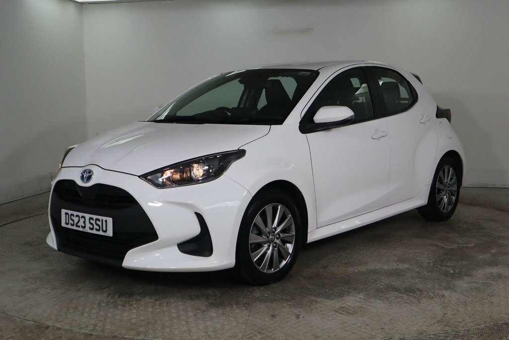 Toyota Yaris 1.5L Icon White #3