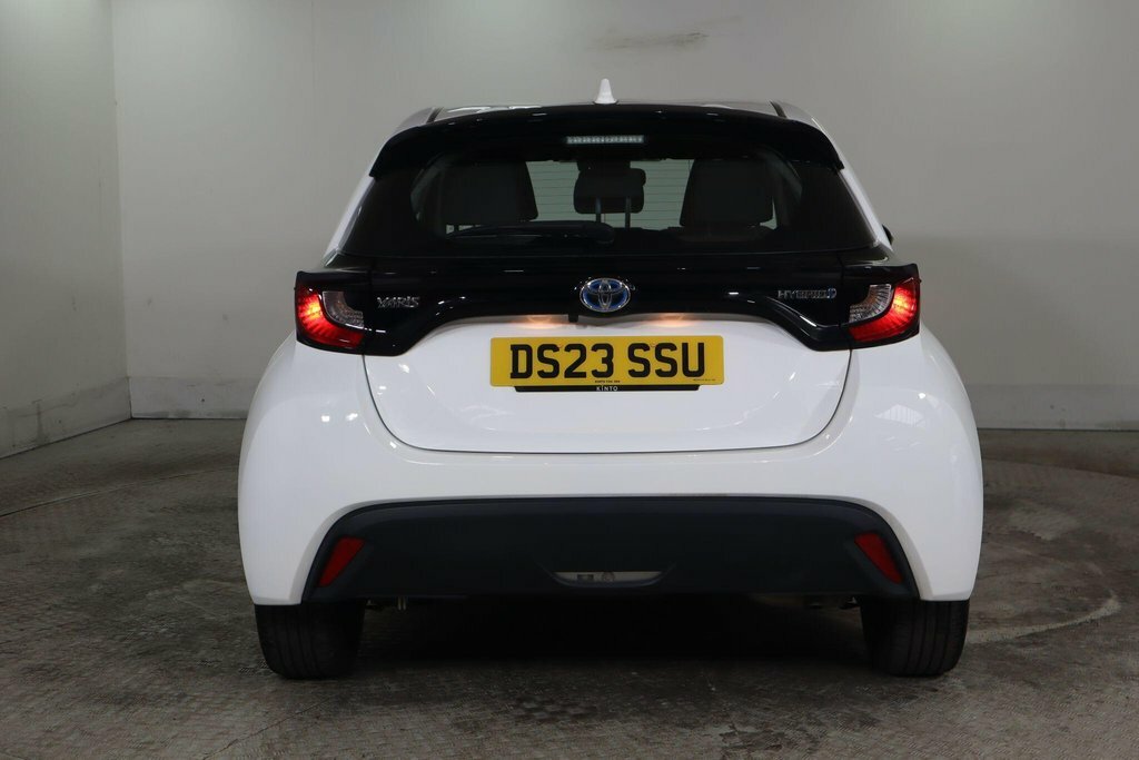 Toyota Yaris 1.5L Icon White #6