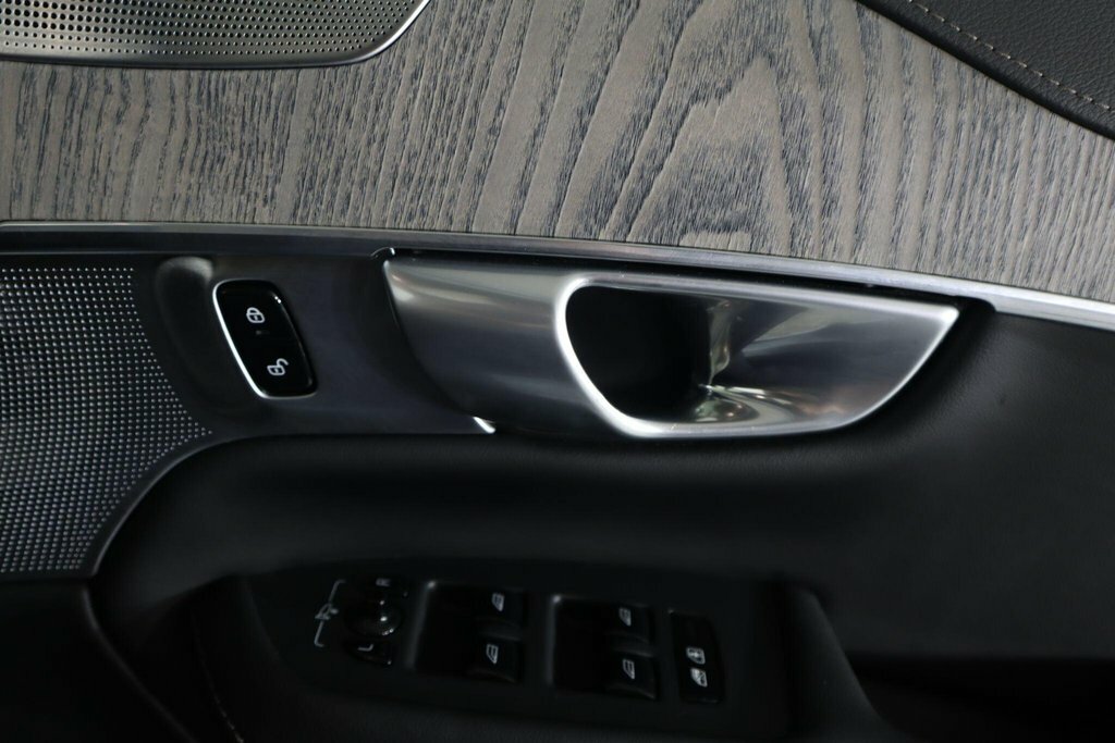 Volvo XC90 Plus, T8 Awd Plug-in Hybrid, Dark White #24