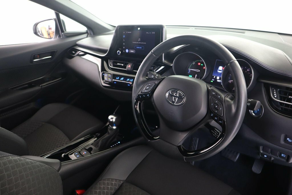 Toyota C-Hr 1.8L Design White #2