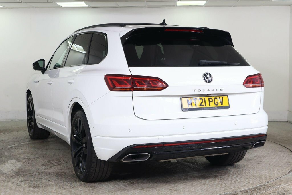 Volkswagen Touareg 3L Black Edition MT21PGV White #4