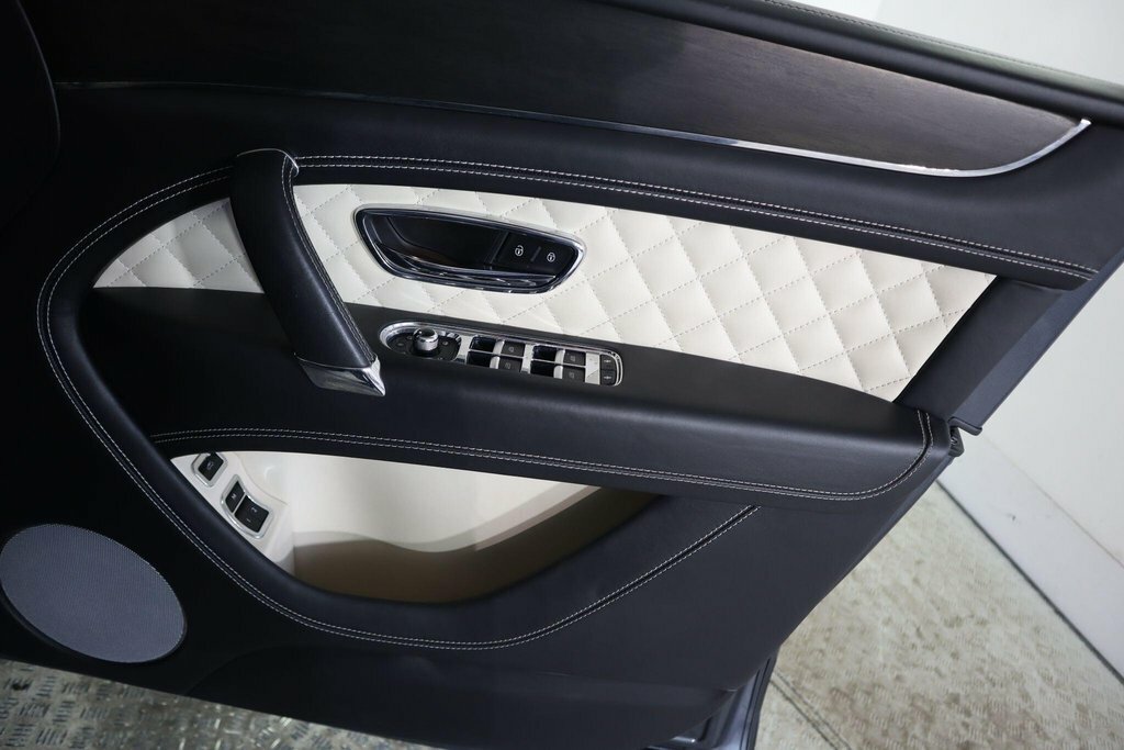 Bentley Bentayga D V8 Black #32
