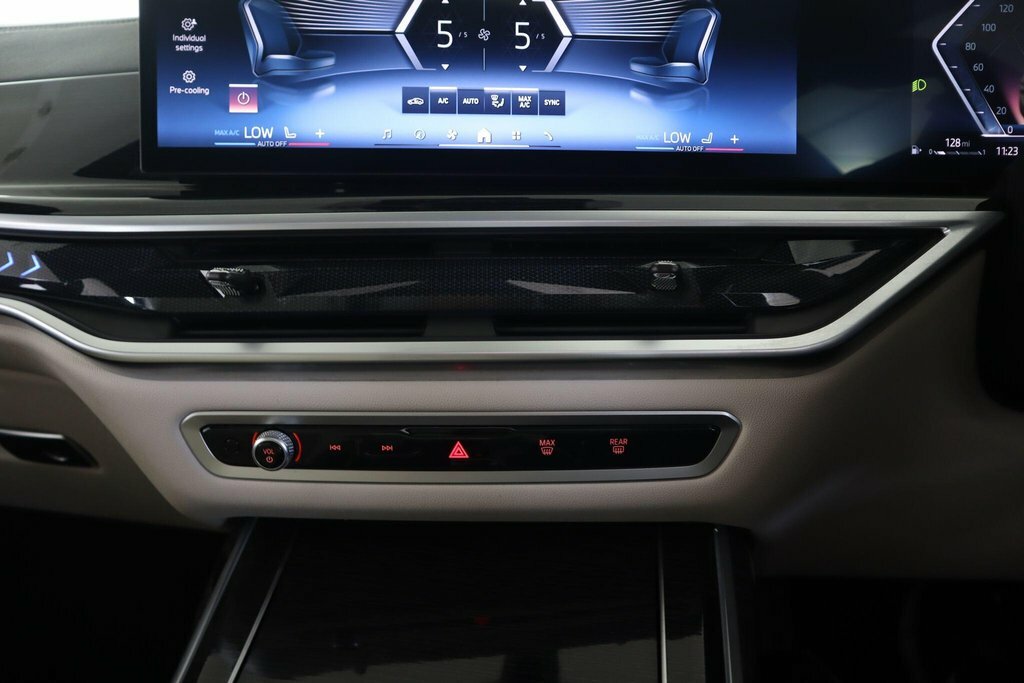 BMW X7 X7 M60i Grey #39