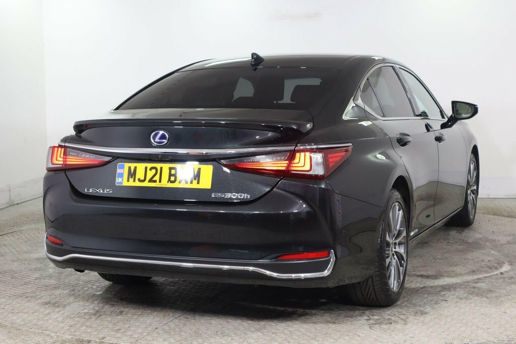 Lexus ES 300H 2.5 Cvt Premium Edition White #8
