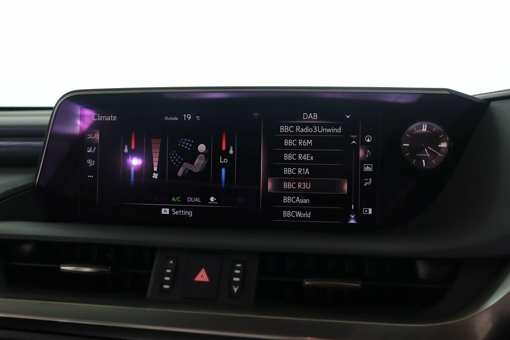 Lexus ES 300H 2.5 Cvt Premium Edition White #45