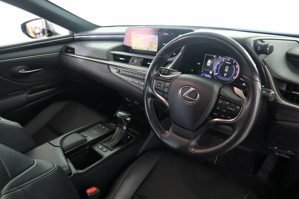 Lexus ES 300H 2.5 Cvt Premium Edition White #9