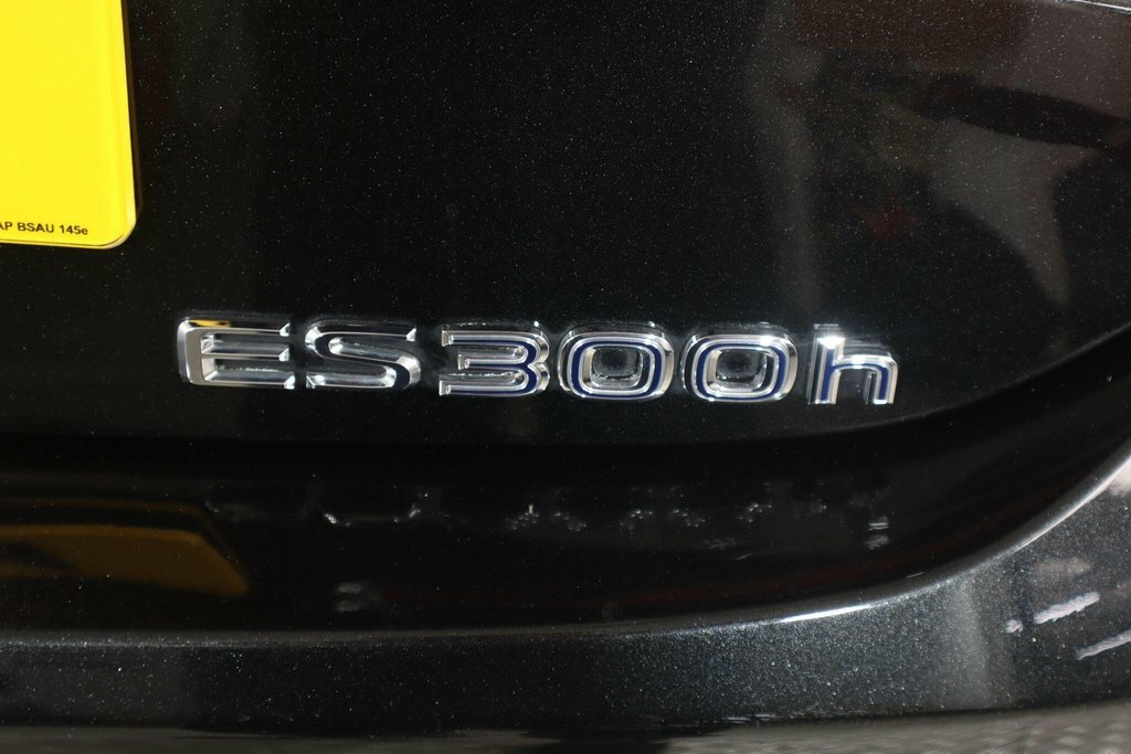 Lexus ES 300H 2.5 Cvt Premium Edition White #53