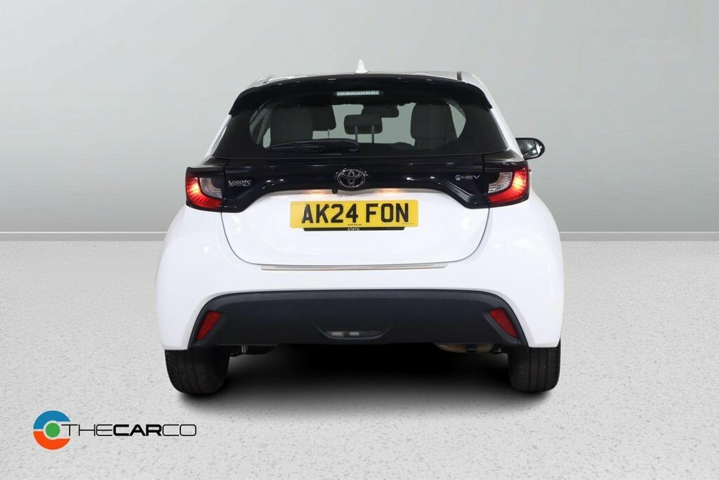 Toyota Yaris 1.5L Icon White #6
