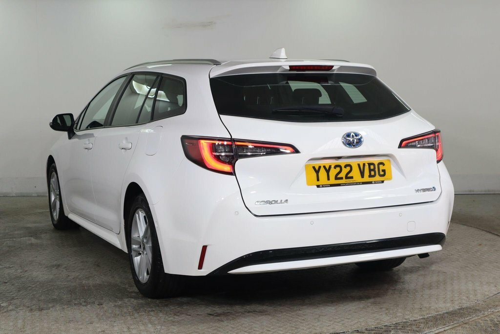 Toyota Corolla 1.8L Icon Tech White #4
