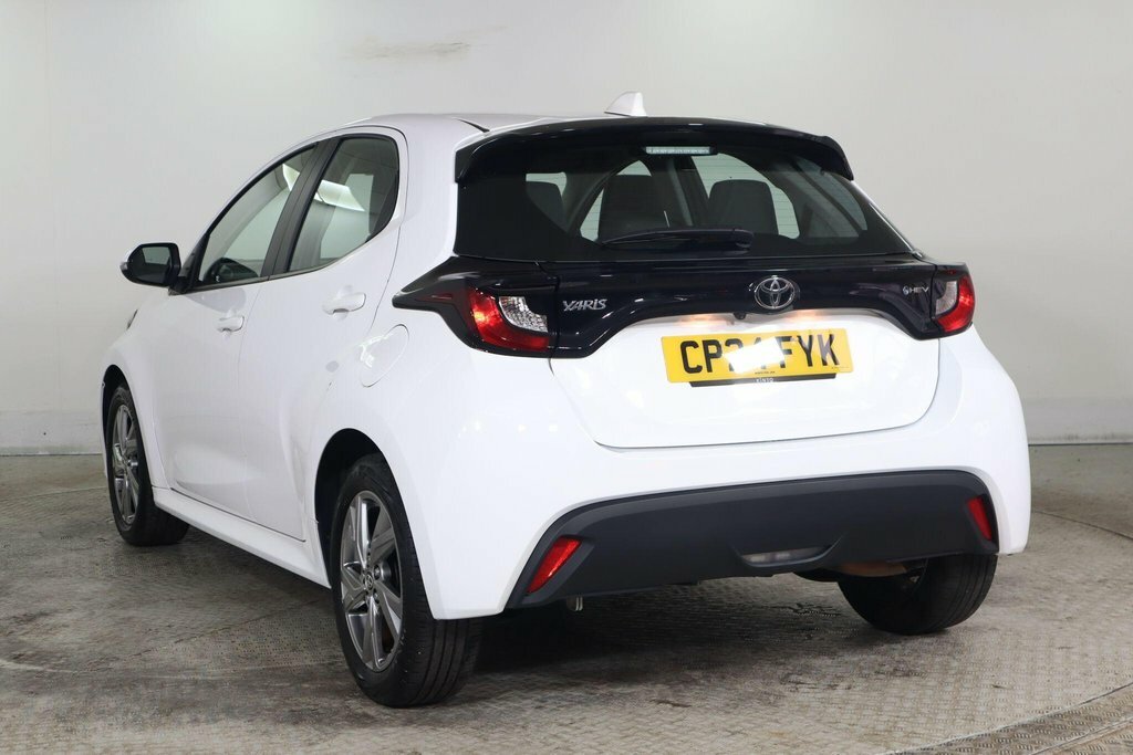 Toyota Yaris 1.5L Icon White #4