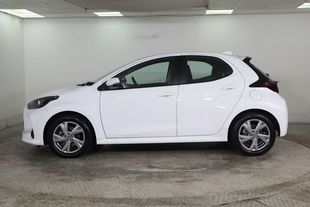 Toyota Yaris 1.5L Icon White #5