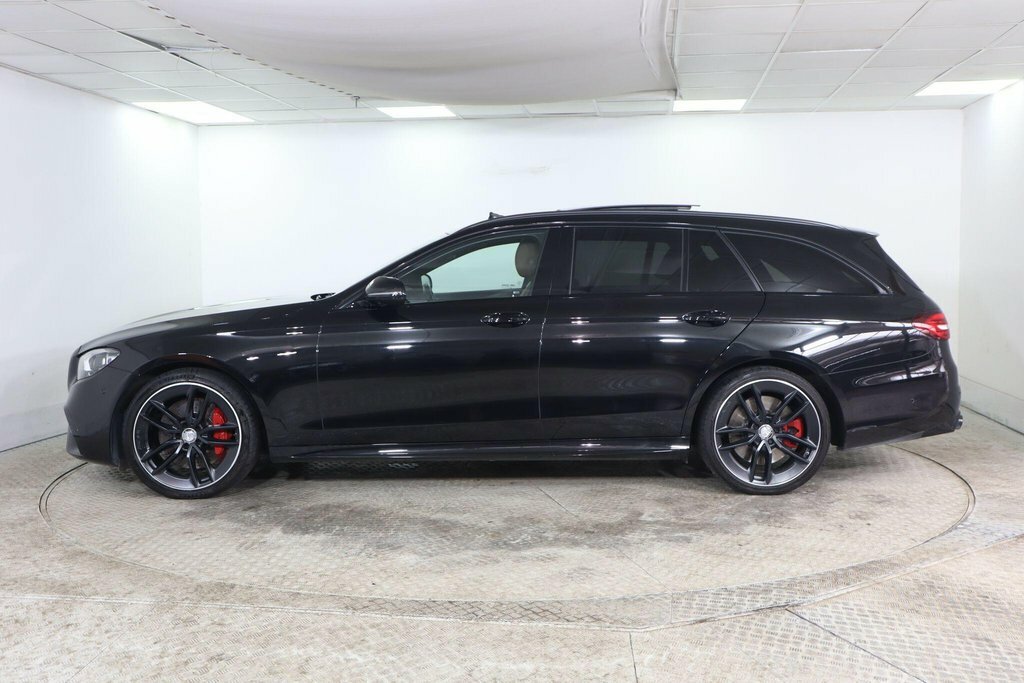 Mercedes-Benz E Class 3L Amg Night Edition Black #5