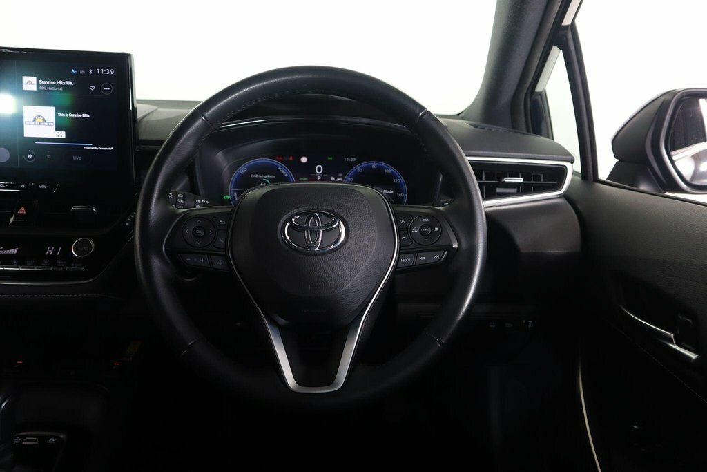 Toyota Corolla Estate White #42