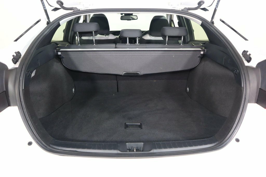 Toyota Prius 1.8 Vvti Active Cvt White #42