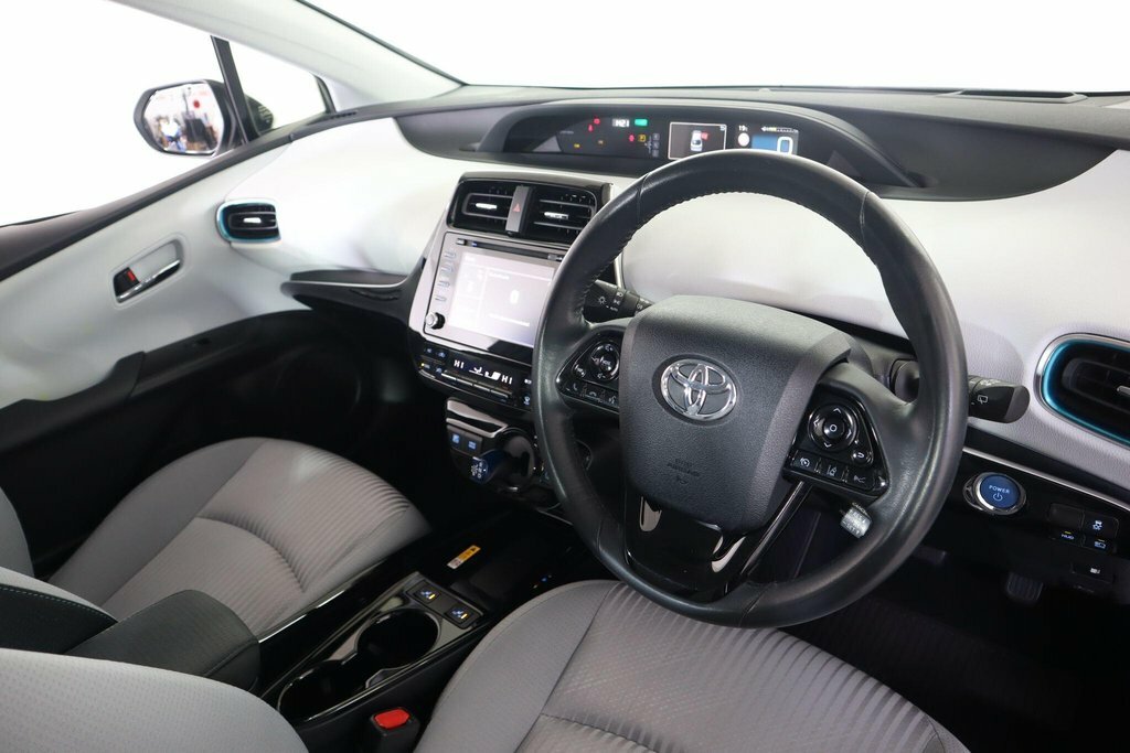 Toyota Prius 1.8L Business Edition White #2