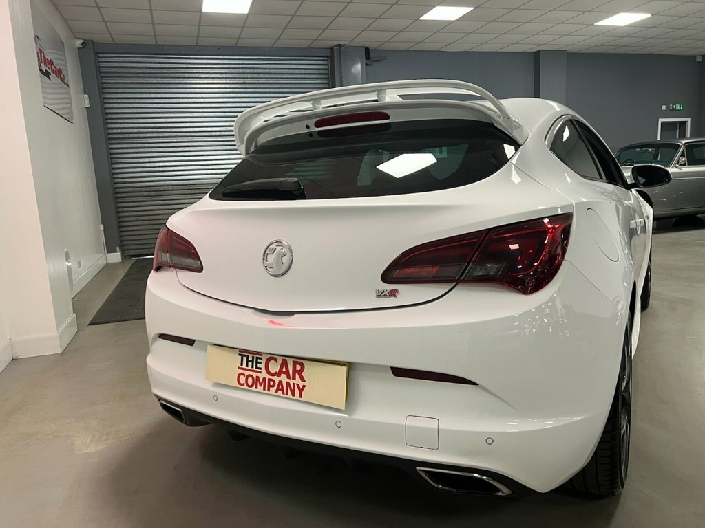 Vauxhall Astra GTC Coupe White #4