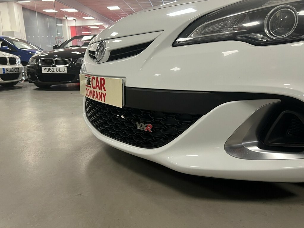 Vauxhall Astra GTC Coupe White #5