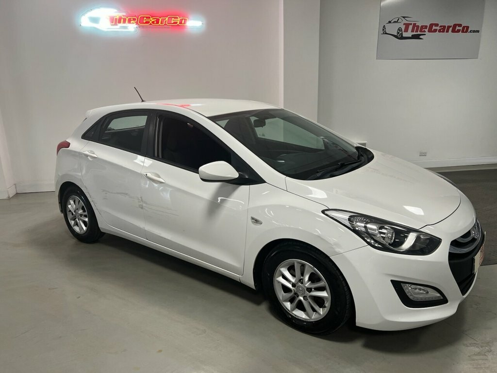 Hyundai I30 Hatchback BK64ZXS White #3