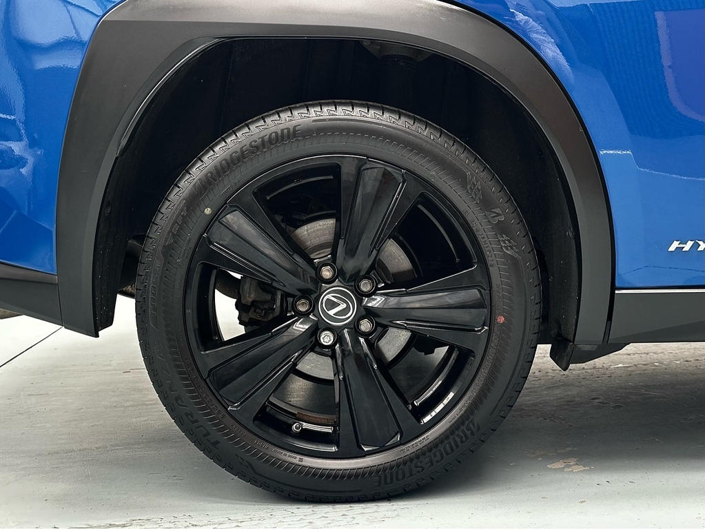 Lexus UX 300E Takumi Sun Roof 150Kw 54.3 Kwh E-cvt Silver #26