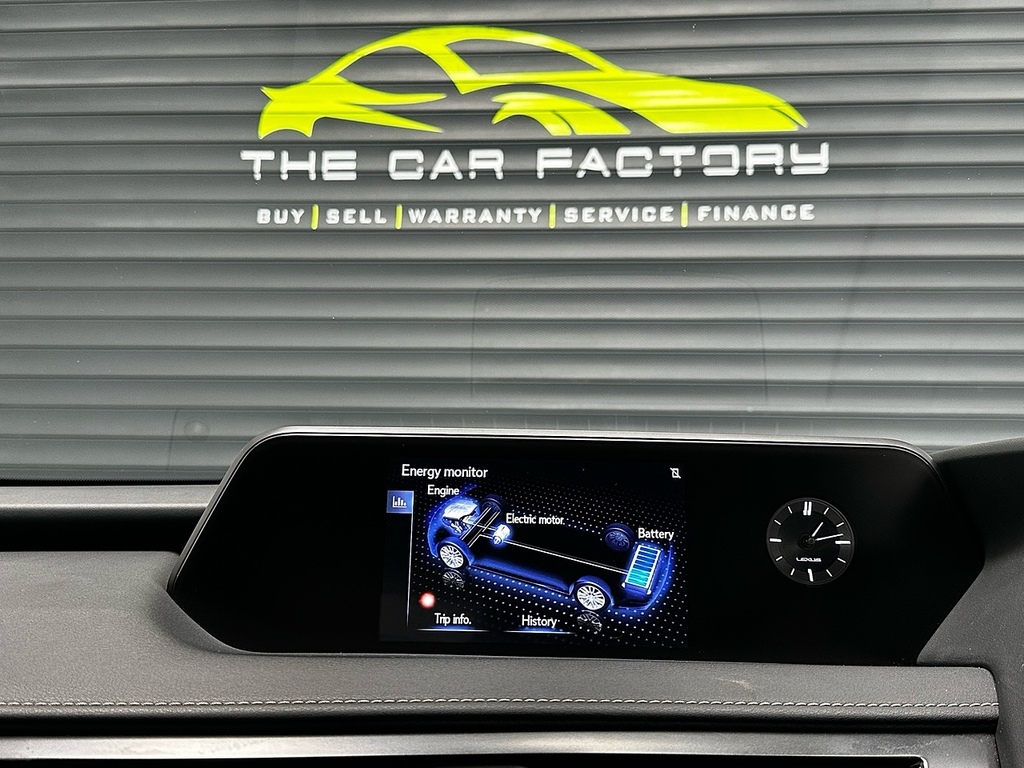 Lexus UX 300E Takumi Sun Roof 150Kw 54.3 Kwh E-cvt Silver #68