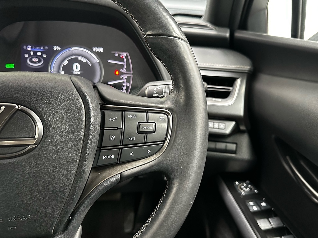 Lexus UX 300E Takumi Sun Roof 150Kw 54.3 Kwh E-cvt Silver #37