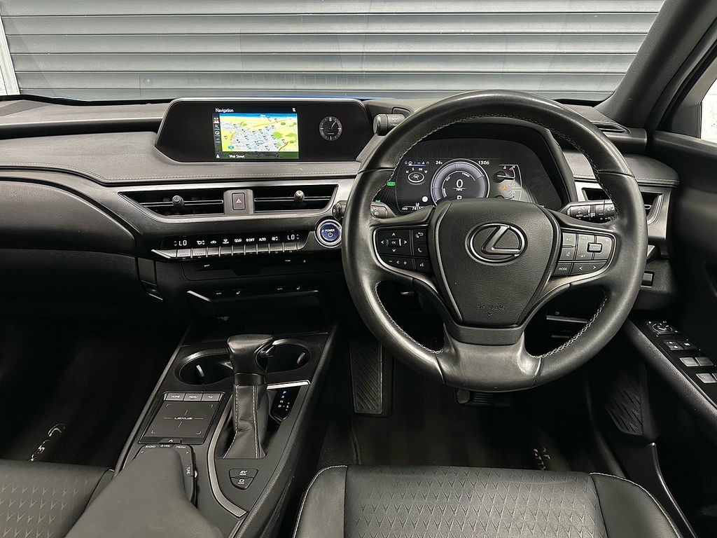 Lexus UX 300E Takumi Sun Roof 150Kw 54.3 Kwh E-cvt Silver #52