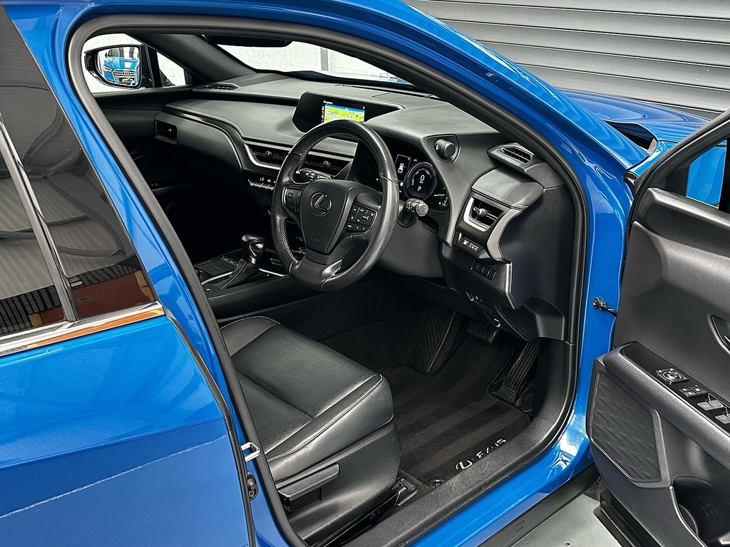 Lexus UX 300E Takumi Sun Roof 150Kw 54.3 Kwh E-cvt Silver #28