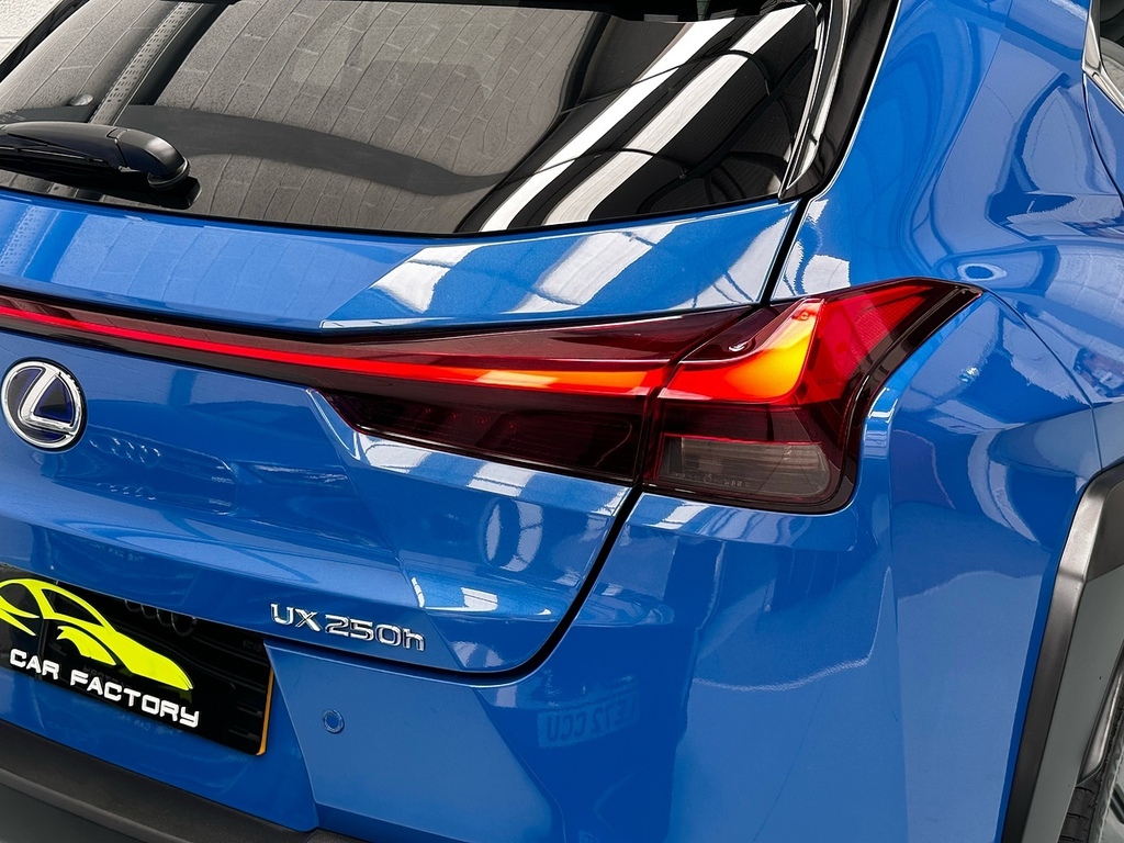 Lexus UX 300E Takumi Sun Roof 150Kw 54.3 Kwh E-cvt Silver #22