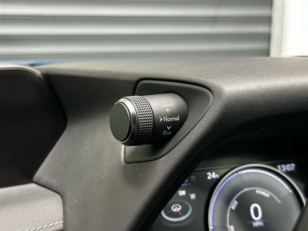 Lexus UX 300E Takumi Sun Roof 150Kw 54.3 Kwh E-cvt Silver #43