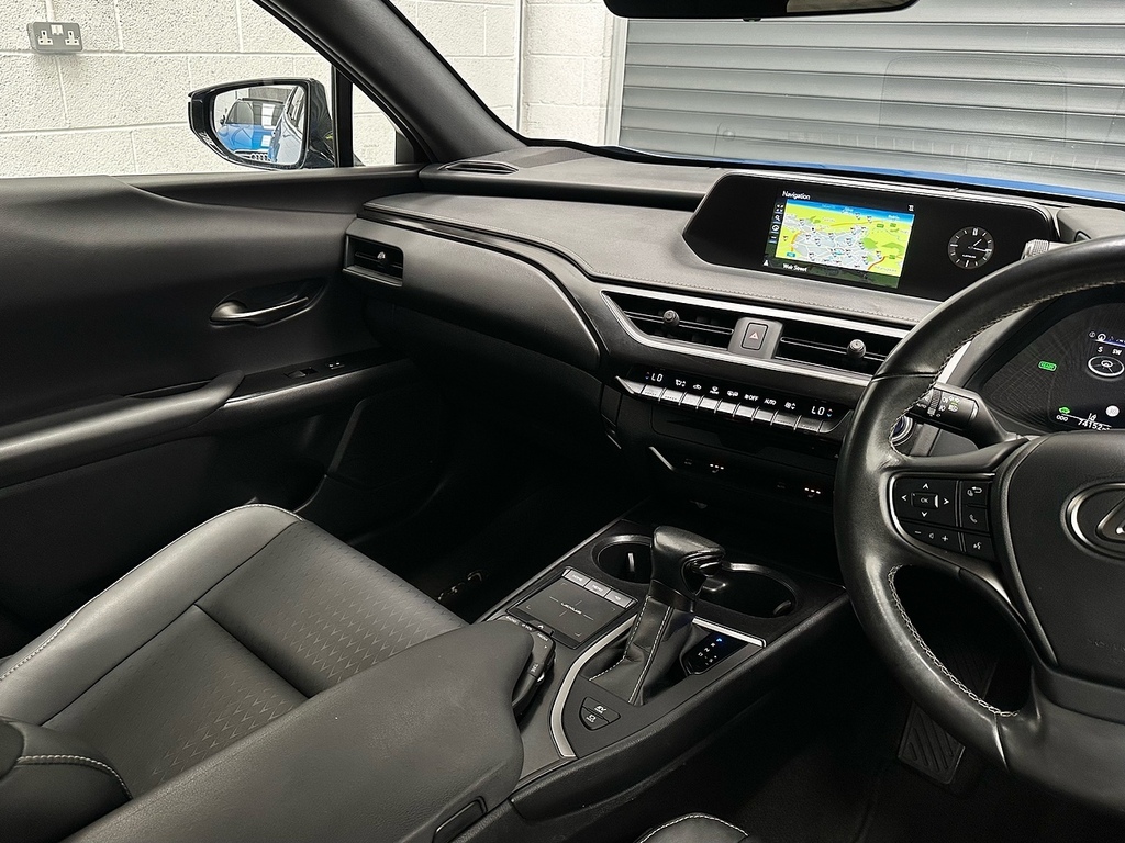 Lexus UX 300E Takumi Sun Roof 150Kw 54.3 Kwh E-cvt Silver #73