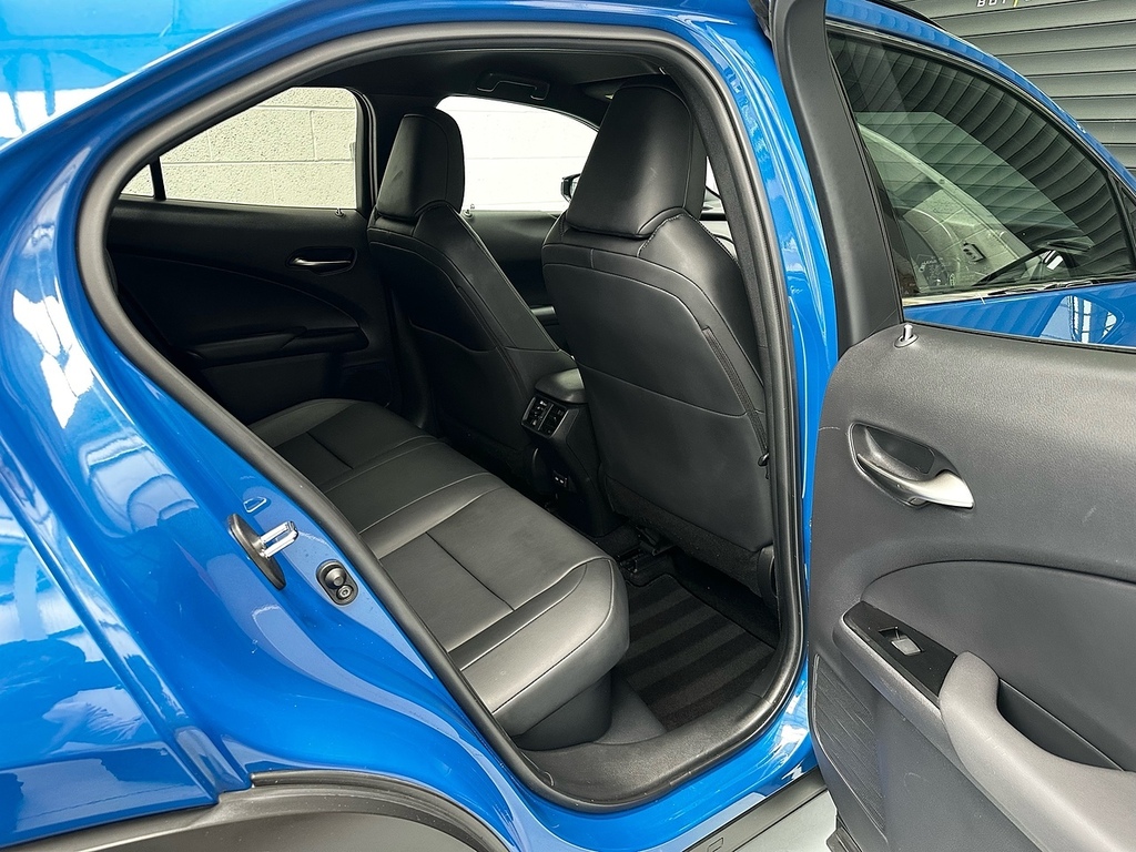 Lexus UX 300E Takumi Sun Roof 150Kw 54.3 Kwh E-cvt Silver #32