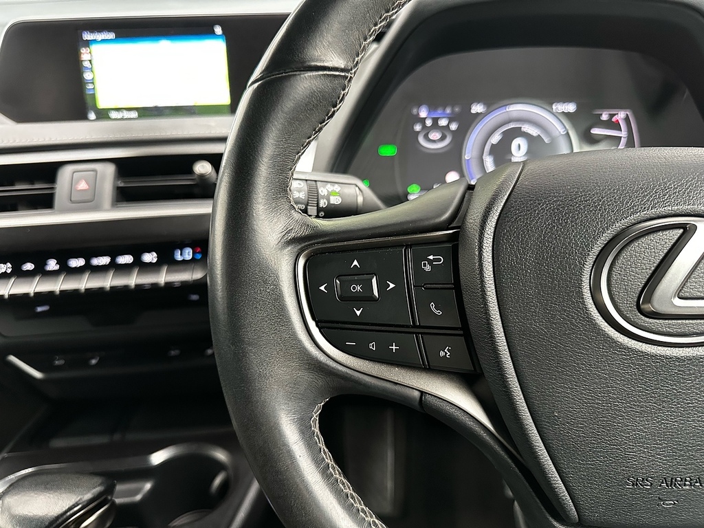 Lexus UX 300E Takumi Sun Roof 150Kw 54.3 Kwh E-cvt Silver #39