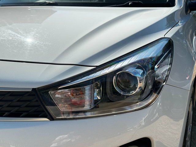 Kia RIO 1.25 1 Air Hatchback Euro 6 84 White #14