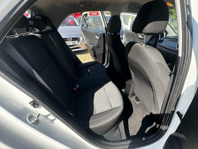 Kia RIO 1.25 1 Air Hatchback Euro 6 84 White #36