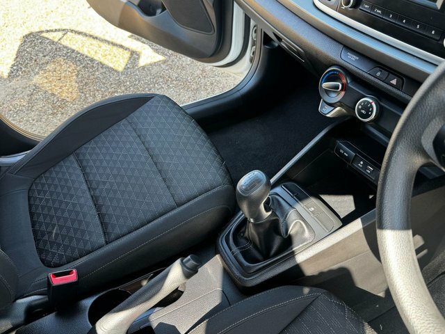 Kia RIO 1.25 1 Air Hatchback Euro 6 84 White #48