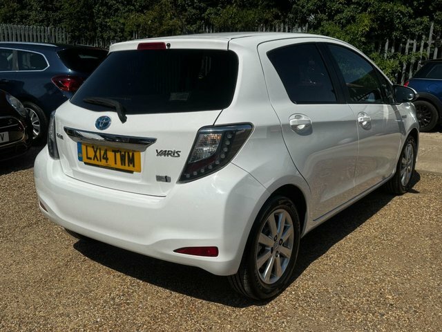Toyota Yaris 1.5 Vvt-h Icon Plus Hatchback Hybrid Cv White #2