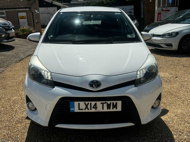 Toyota Yaris 1.5 Vvt-h Icon Plus Hatchback Hybrid Cv White #5