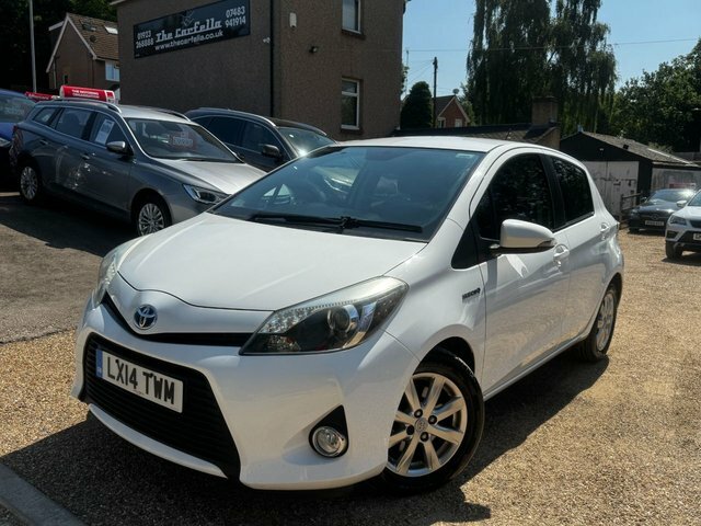 Toyota Yaris 1.5 Vvt-h Icon Plus Hatchback Hybrid Cv White