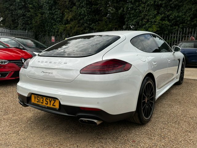 Porsche Panamera 3.0D V6 Hatchback Tiptronics Euro 5 S White #2