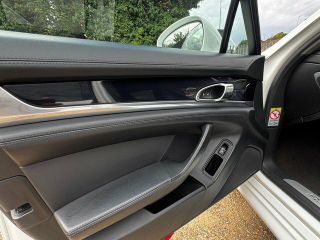 Porsche Panamera 3.0 Platinum Edition D V6 Tiptronic 250 Bhp Black #32