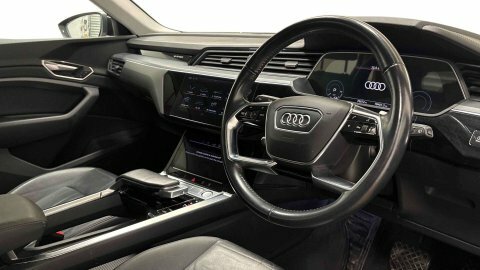 Audi E-tron 2019 69 E-tron Black #6