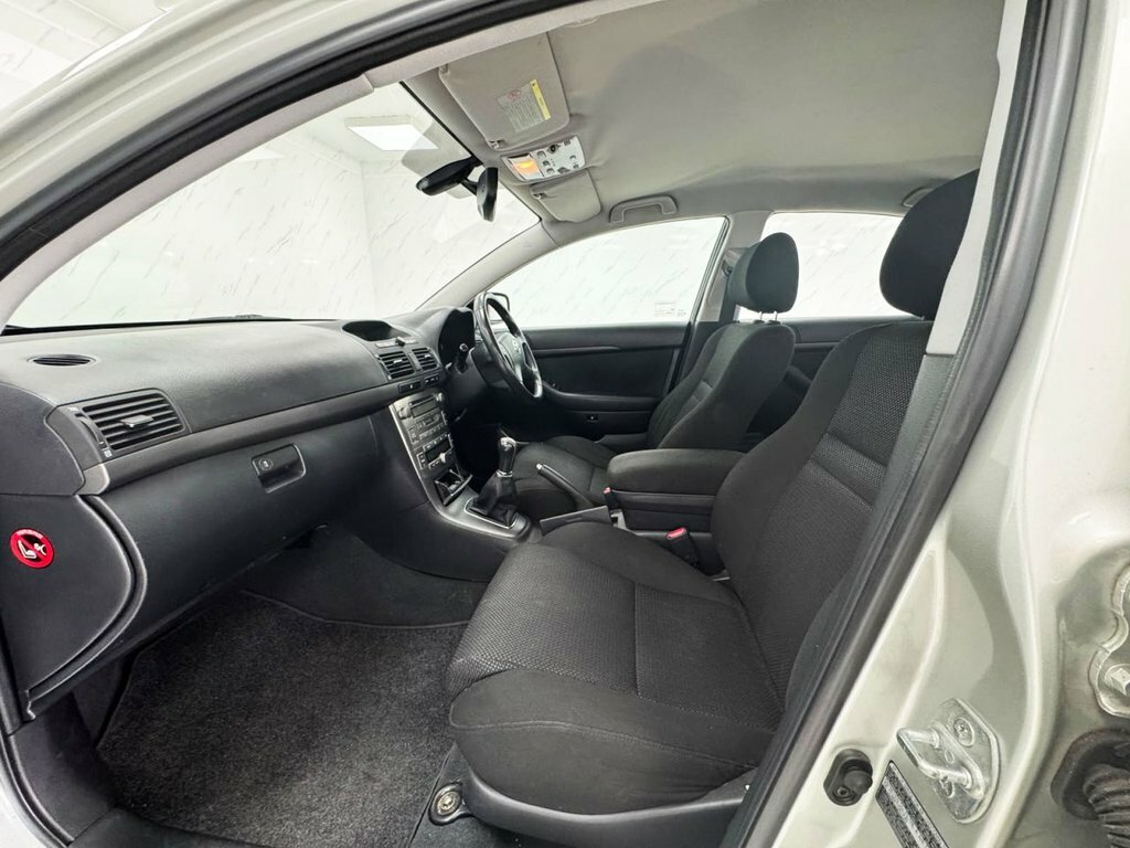 Toyota Avensis Hatchback 2.0 Vvt-i T4 Blue #11