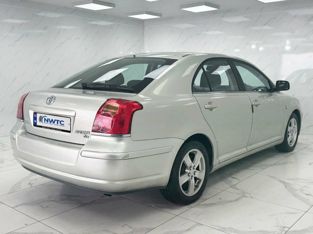 Toyota Avensis Hatchback 2.0 Vvt-i T4 Blue #10