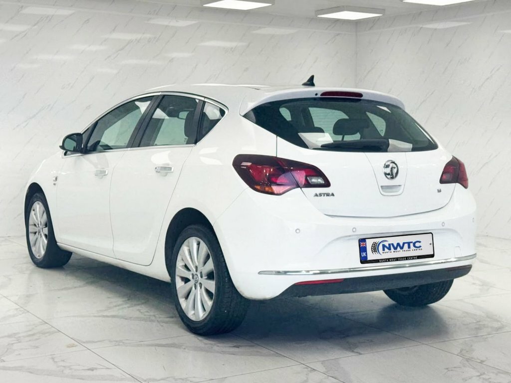 Vauxhall Astra 1.6L Elite White #6