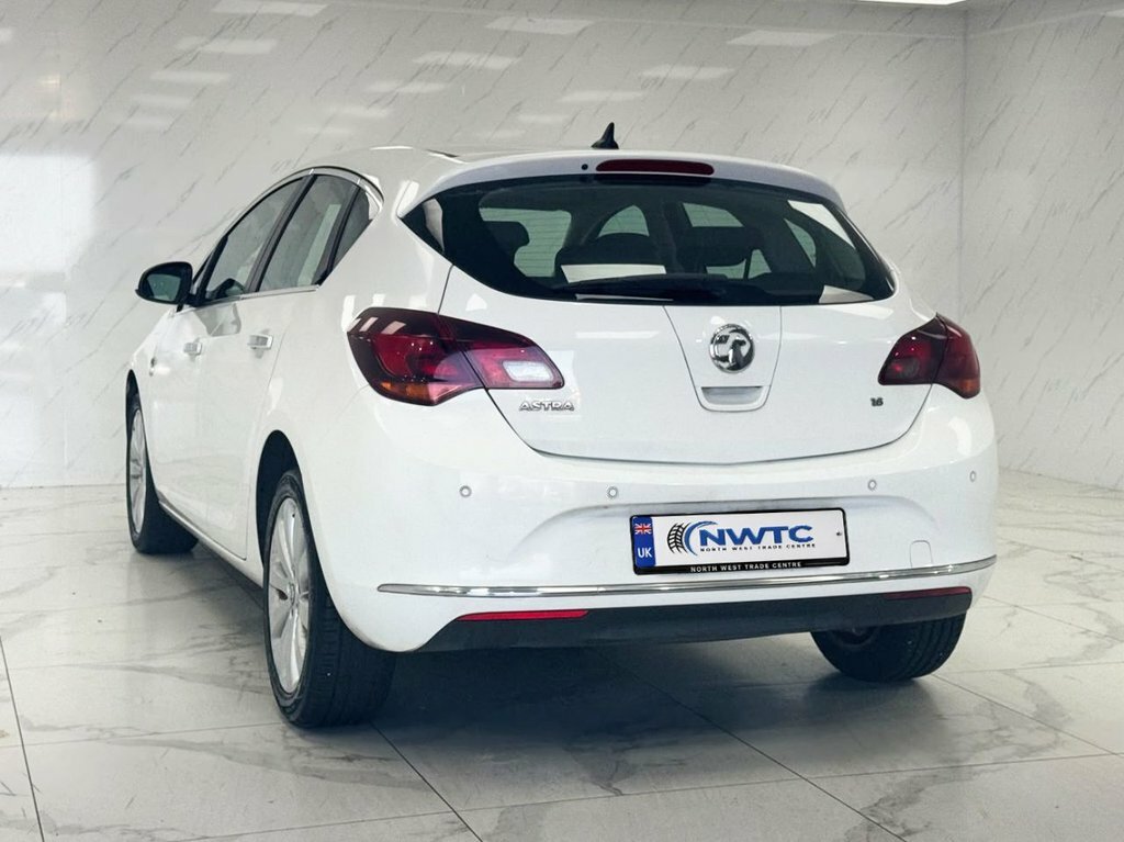 Vauxhall Astra 1.6L Elite White #2